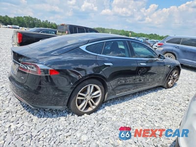 Trzecie zdjęcie samochodu z tyłu: 2013 TESLA MODEL S VIN:5YJSA1CG9DFP07786 - miniatura