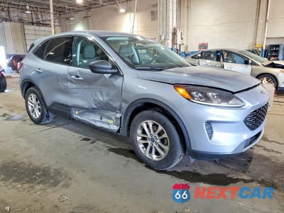 Czwarte zdjęcie samochodu z boku: 2022 FORD ESCAPE SE VIN:1FMCU9G65NUA41378 - miniatura
