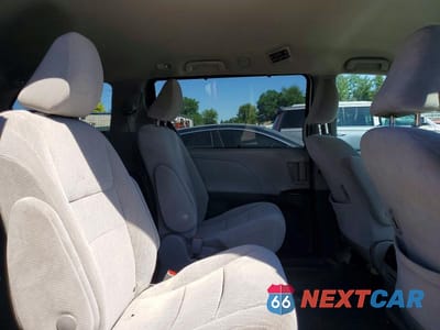 Zdjęcie 11 z 13 samochodu: 2018 TOYOTA SIENNA LE VIN:5TDJZ3DC9JS188936 - miniatura
