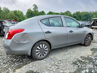 Trzecie zdjęcie samochodu z tyłu: 2014 NISSAN VERSA 1.6 S VIN:3N1CN7AP1EL807563 - miniatura