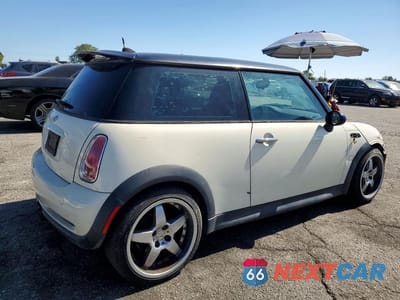 Trzecie zdjęcie samochodu z tyłu: 2005 MINI COOPER S VIN:WMWRE33505TG96981 - miniatura