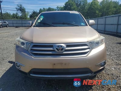 Piąte zdjęcie samochodu w środku: 2013 TOYOTA HIGHLANDER SE VIN:5TDBK3EH1DS275477 - miniatura