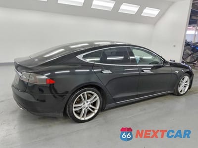 Trzecie zdjęcie samochodu z tyłu: 2013 TESLA MODEL S VIN:5YJSA1BG5DFP08693 - miniatura