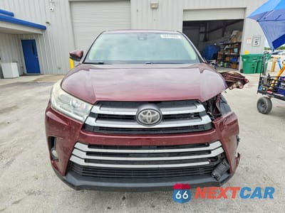 Piąte zdjęcie samochodu w środku: 2019 TOYOTA HIGHLANDER LE PLUS VIN:5TDZZRFH4KS294484 - miniatura
