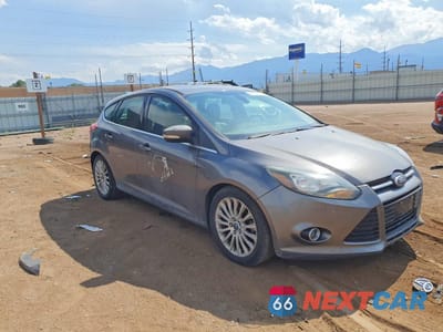 Czwarte zdjęcie samochodu z boku: 2012 FORD FOCUS TITANIUM VIN:1FAHP3N23CL330122 - miniatura