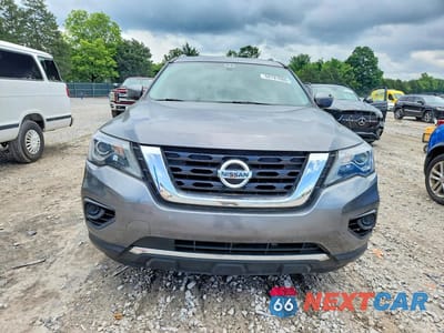 Piąte zdjęcie samochodu w środku: 2018 NISSAN PATHFINDER S VIN:5N1DR2MN2JC656995 - miniatura