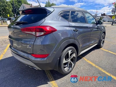 Czwarte zdjęcie samochodu z boku: 2017 HYUNDAI TUCSON SPORT VIN:KM8J3CA28HU393176 - miniatura