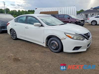 Czwarte zdjęcie samochodu z boku: 2018 NISSAN ALTIMA 2.5 SV VIN:1N4AL3AP9JC235253 - miniatura
