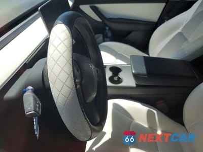 Zdjęcie 8 z 13 samochodu: 2022 TESLA MODEL Y VIN:7SAYGAEE6NF489086 - miniatura