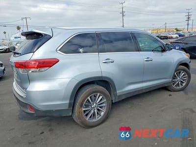 Trzecie zdjęcie samochodu z tyłu: 2019 TOYOTA HIGHLANDER XLE VIN:5TDKZRFH4KS365202 - miniatura