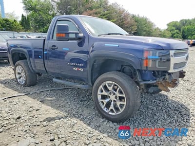 Czwarte zdjęcie samochodu z boku: 2012 CHEVROLET SILVERADO K1500 VIN:1GCNKPE09CZ111891 - miniatura