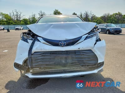 Piąte zdjęcie samochodu w środku: 2022 TOYOTA SIENNA LE VIN:5TDKSKFC3NS069673 - miniatura