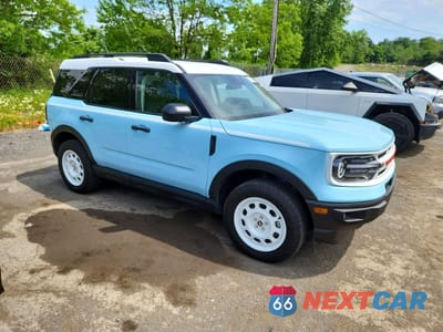 Czwarte zdjęcie samochodu z boku: 2024 FORD BRONCO SPORT HERITAGE VIN:3FMCR9G66RRF62611 - miniatura