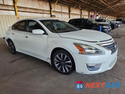 Czwarte zdjęcie samochodu z boku: 2015 NISSAN ALTIMA 2.5 S VIN:1N4AL3AP2FC201808 - miniatura