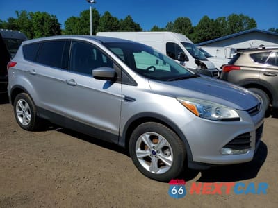 Czwarte zdjęcie samochodu z boku: 2015 FORD ESCAPE SE VIN:1FMCU9GX4FUB35777 - miniatura