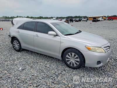 Czwarte zdjęcie samochodu z boku: 2010 TOYOTA CAMRY LE VIN:4T1BF3EK3AU012507 - miniatura