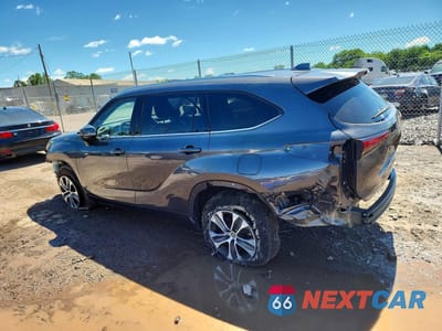 Drugie zdjęcie samochodu z przodu: 2021 TOYOTA HIGHLANDER XLE VIN:5TDGZRBH8MS061286 - miniatura