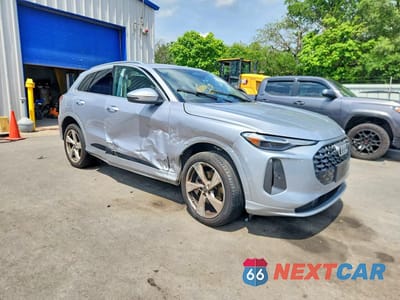 Czwarte zdjęcie samochodu z boku: 2025 AUDI Q5 PREMIUM PLUS VIN:WA12AAGU6S2034286 - miniatura