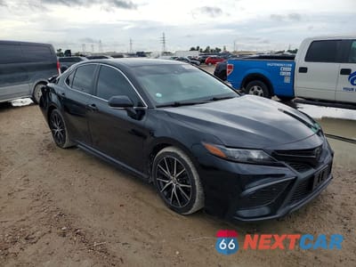 Czwarte zdjęcie samochodu z boku: 2022 TOYOTA CAMRY HYBRID NIGHTSH VIN:4T1G11AK5NU710816 - miniatura