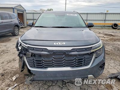Piąte zdjęcie samochodu w środku: 2024 KIA SELTOS EX VIN:KNDERCAA4R7602294 - miniatura