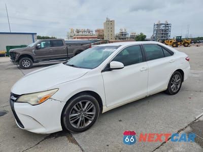 2015 TOYOTA CAMRY SE 4T1BF1FK2FU064219 - główne zdjęcie licytacji z USA - miniatura