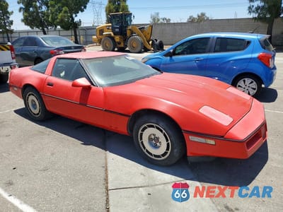 Czwarte zdjęcie samochodu z boku: 1984 CHEVROLET CORVETTE VIN:1G1AY0785E5148060 - miniatura