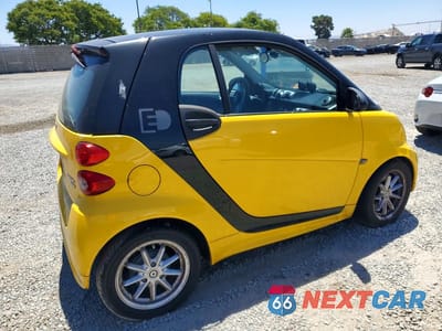 Trzecie zdjęcie samochodu z tyłu: 2016 SMART FORTWO VIN:WMEEJ9AAXGK843380 - miniatura