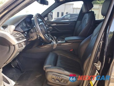 Zdjęcie 7 z 12 samochodu: 2017 BMW X5 XDRIVE50I VIN:5UXKR6C50H0J84746 - miniatura