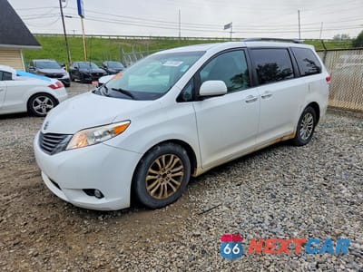 2013 TOYOTA SIENNA XLE 8-PASSENGER 5TDYK3DC2DS382540 - główne zdjęcie licytacji z USA - miniatura