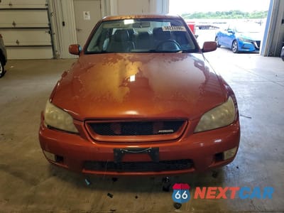 Piąte zdjęcie samochodu w środku: 2001 LEXUS IS 300 VIN:JTHBD182910001625 - miniatura