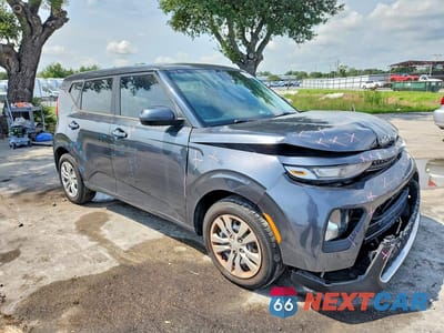 Czwarte zdjęcie samochodu z boku: 2022 KIA SOUL LX VIN:KNDJ23AU3N7805913 - miniatura