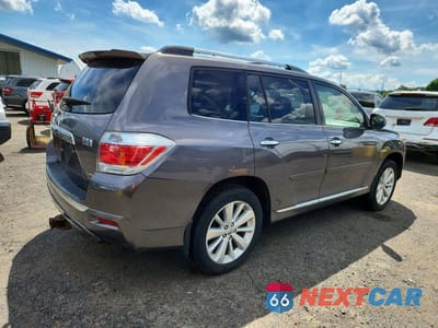 Trzecie zdjęcie samochodu z tyłu: 2013 TOYOTA HIGHLANDER BASE VIN:JTEDC3EH6D2011499 - miniatura