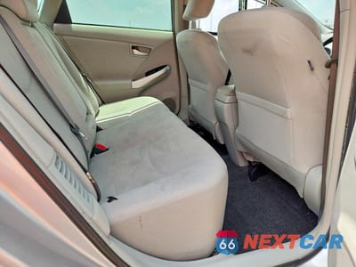 Zdjęcie 10 z 12 samochodu: 2015 TOYOTA PRIUS TWO VIN:JTDKN3DU9F2003792 - miniatura