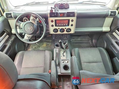 Zdjęcie 8 z 13 samochodu: 2011 TOYOTA FJ CRUISER BASE VIN:JTEBU4BFXBK104312 - miniatura