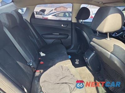 Zdjęcie 10 z 12 samochodu: 2019 KIA OPTIMA LX VIN:5XXGT4L3XKG360655 - miniatura