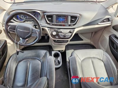 Zdjęcie 8 z 13 samochodu: 2020 CHRYSLER PACIFICA TOURING L VIN:2C4RC1BGXLR182881 - miniatura