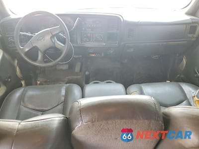 Zdjęcie 8 z 12 samochodu: 2004 CHEVROLET SILVERADO K3500 VIN:1GCJK33284F223001 - miniatura