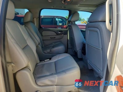 Zdjęcie 11 z 14 samochodu: 2011 CHEVROLET SUBURBAN K1500 LTZ VIN:1GNSKKE39BR285904 - miniatura