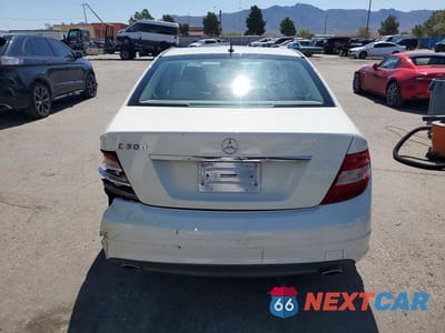 Zdjęcie 6 z 12 samochodu: 2011 MERCEDES-BENZ C 300 VIN:WDDGF5EB7BA526617 - miniatura