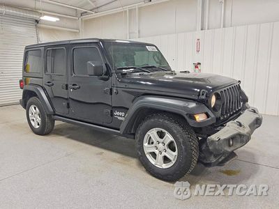 Czwarte zdjęcie samochodu z boku: 2019 JEEP WRANGLER UNLIMITED SPORT VIN:1C4HJXDN3KW519073 - miniatura
