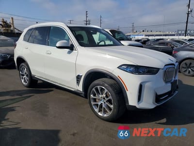 Czwarte zdjęcie samochodu z boku: 2025 BMW X5 XDRIVE50E VIN:5UX43EU0XS9Y04268 - miniatura