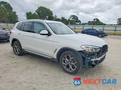 Czwarte zdjęcie samochodu z boku: 2021 BMW X3 SDRIVE30I VIN:5UXTY3C08M9H42751 - miniatura
