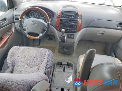 Zdjęcie 8 z 13 samochodu: 2004 TOYOTA SIENNA XLE 7 PASSENGER VIN:5TDBA22C14S017742 - miniatura