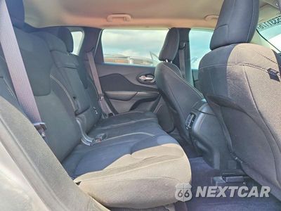 Zdjęcie 11 z 13 samochodu: 2016 JEEP CHEROKEE LATITUDE VIN:1C4PJMCB3GW316340 - miniatura