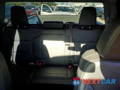 Zdjęcie 10 z 13 samochodu: 2019 CHEVROLET SILVERADO C1500 VIN:1GCRWAEH1KZ336314 - miniatura