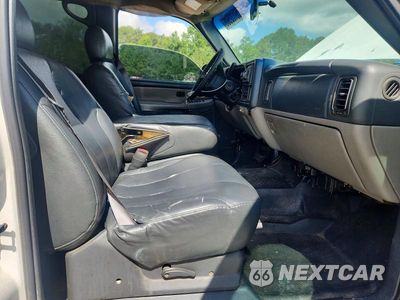 Zdjęcie 7 z 13 samochodu: 2001 CHEVROLET SUBURBAN C1500 VIN:1GNEC16T71J257521 - miniatura
