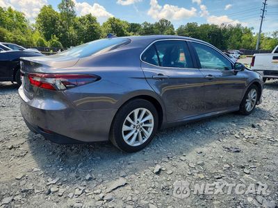 Trzecie zdjęcie samochodu z tyłu: 2022 TOYOTA CAMRY LE VIN:4T1C11AK5NU004203 - miniatura