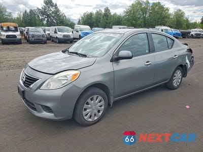 2013 NISSAN VERSA 1.6 S 3N1CN7AP8DL891864 - główne zdjęcie licytacji z USA - miniatura