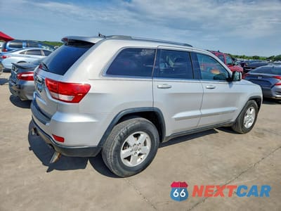 Trzecie zdjęcie samochodu z tyłu: 2011 JEEP GRAND CHEROKEE LAREDO VIN:1J4RS4GG6BC573573 - miniatura