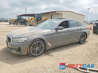 2022 BMW 530E WBA13AG01NCJ60527 - główne zdjęcie licytacji z USA - miniatura